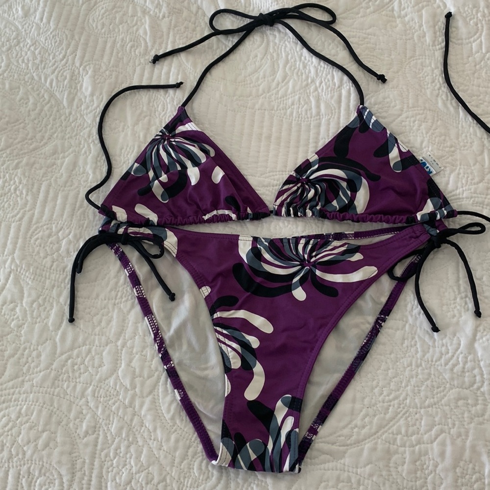 Kiwi Saint-Tropez string bikini. Size 12. EUC.